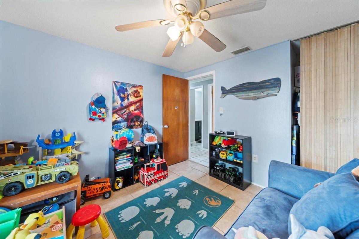 1627 SMITHFIELD CIR W