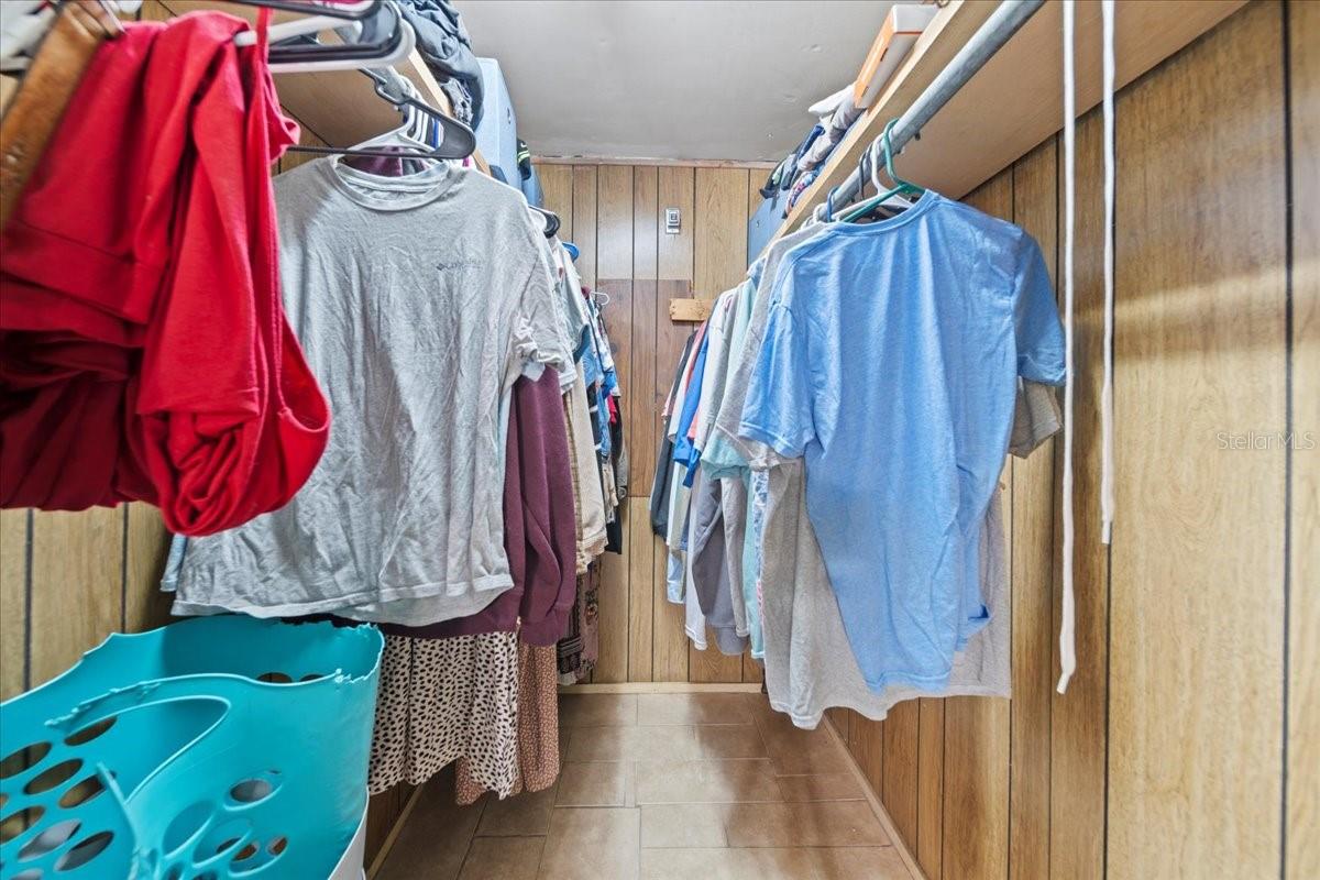 1627 SMITHFIELD CIR W