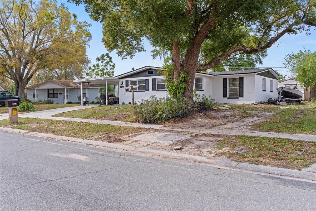 1627 SMITHFIELD CIR W