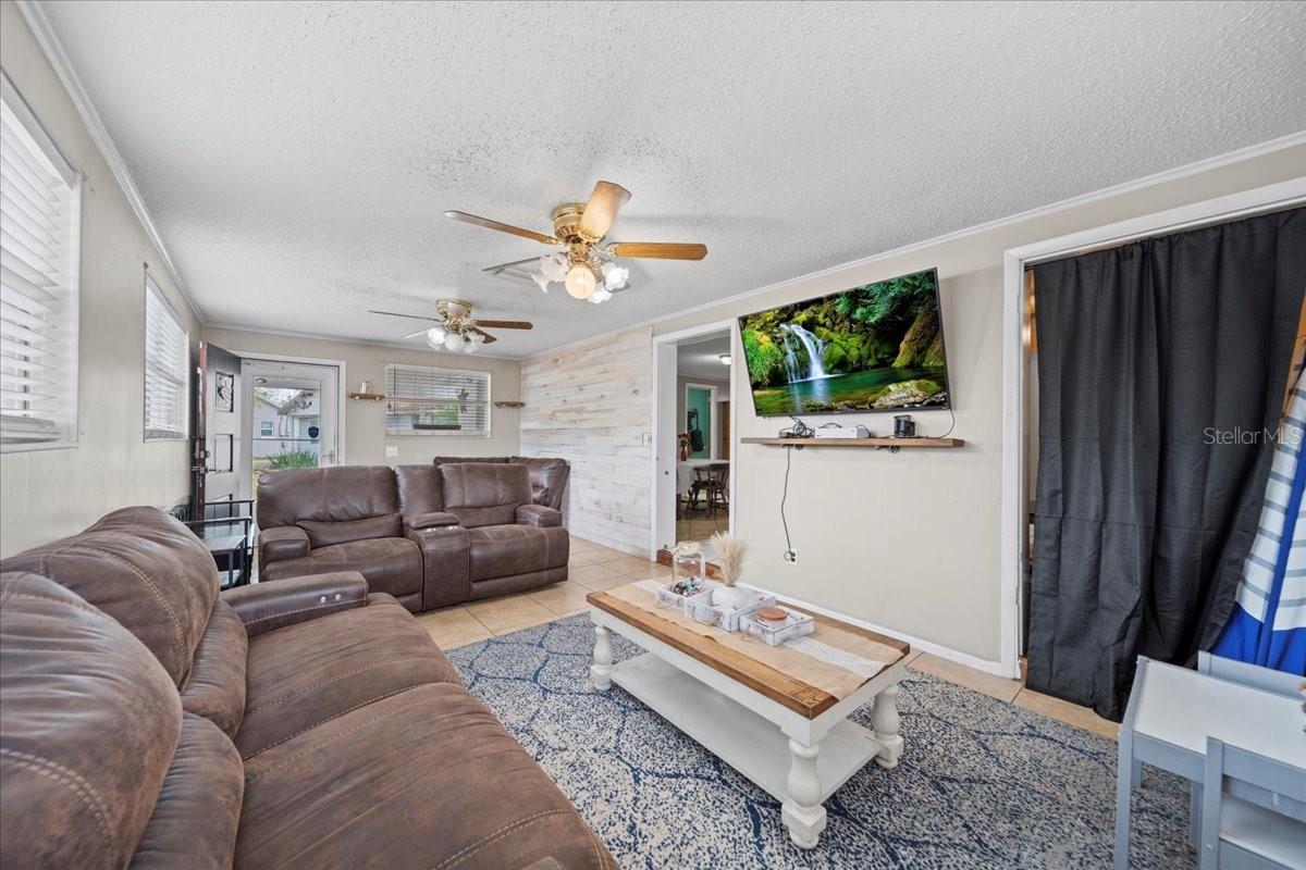 1627 SMITHFIELD CIR W