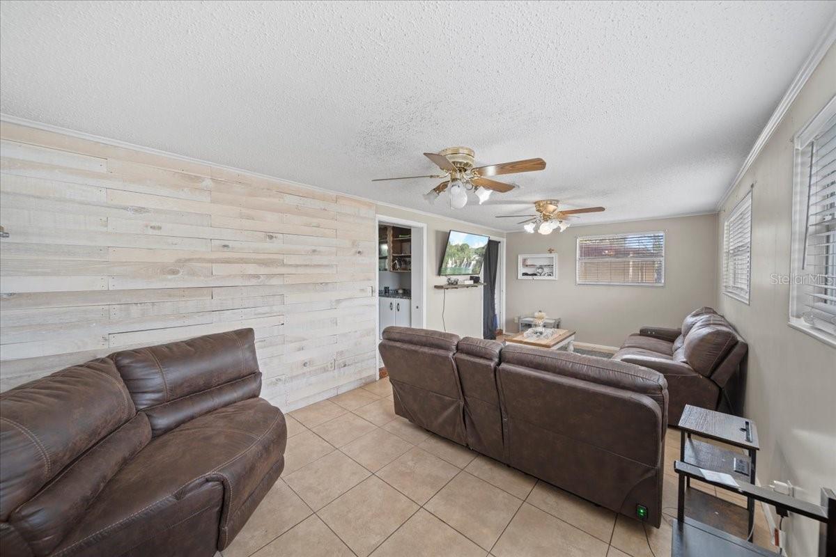 1627 SMITHFIELD CIR W