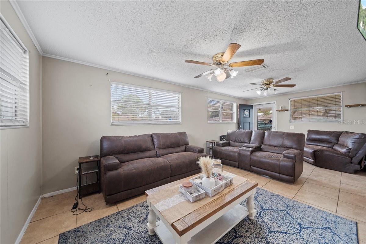 1627 SMITHFIELD CIR W