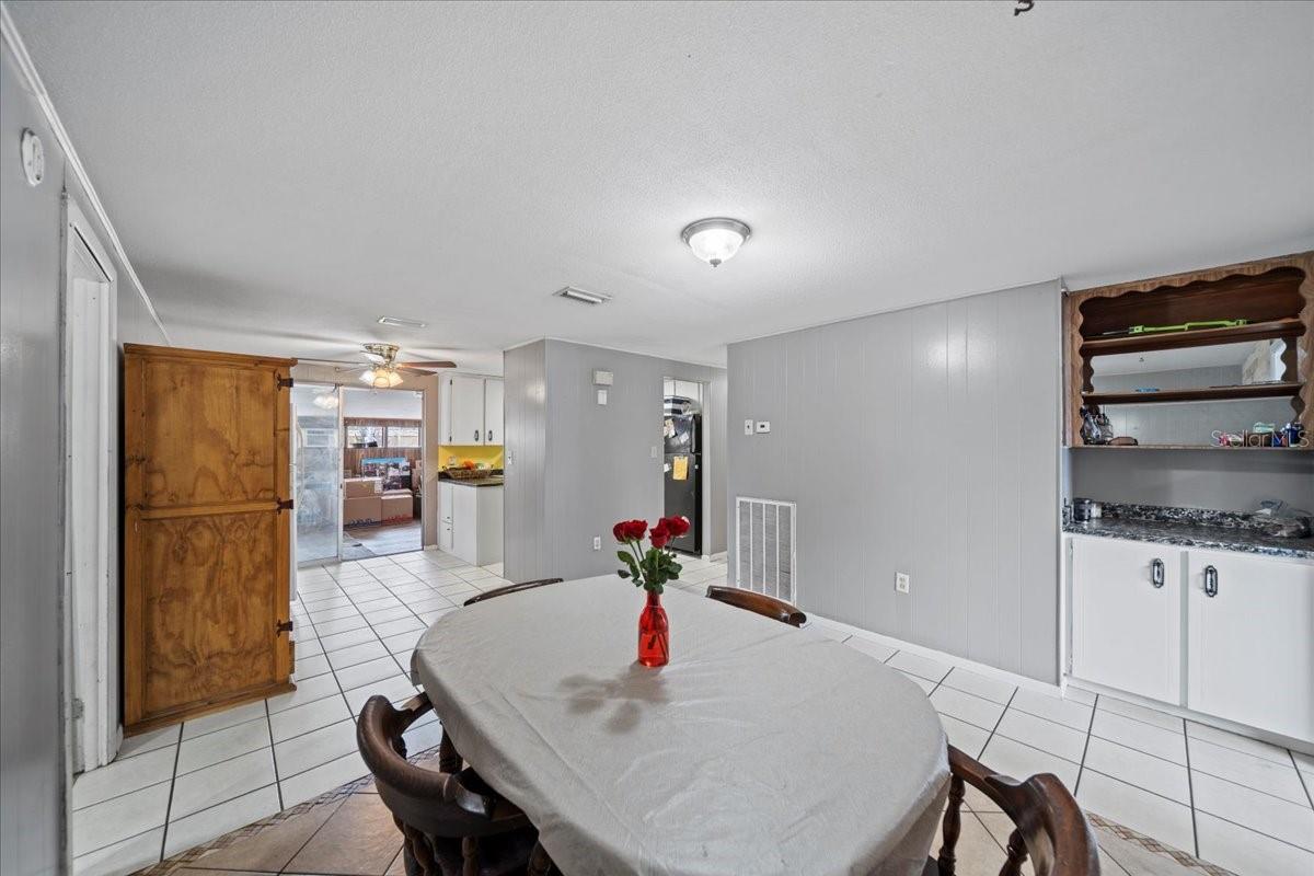 1627 SMITHFIELD CIR W