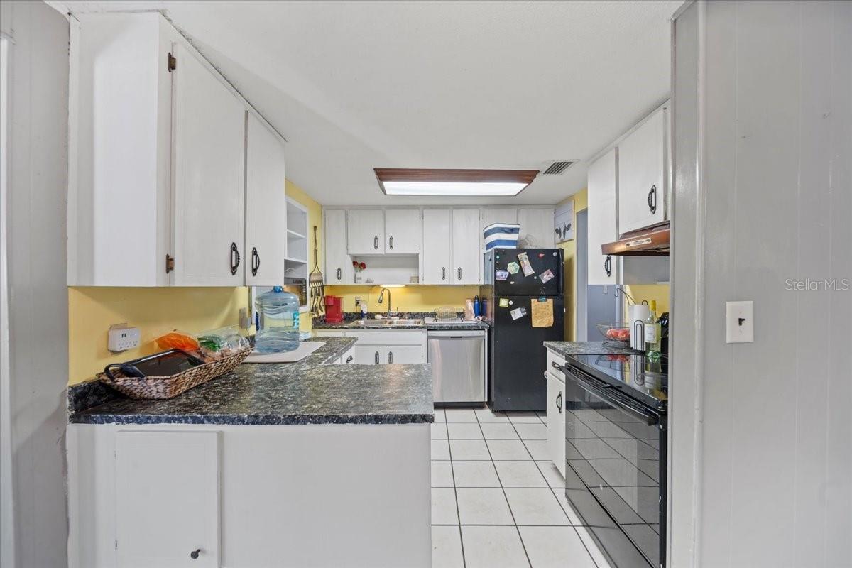 1627 SMITHFIELD CIR W