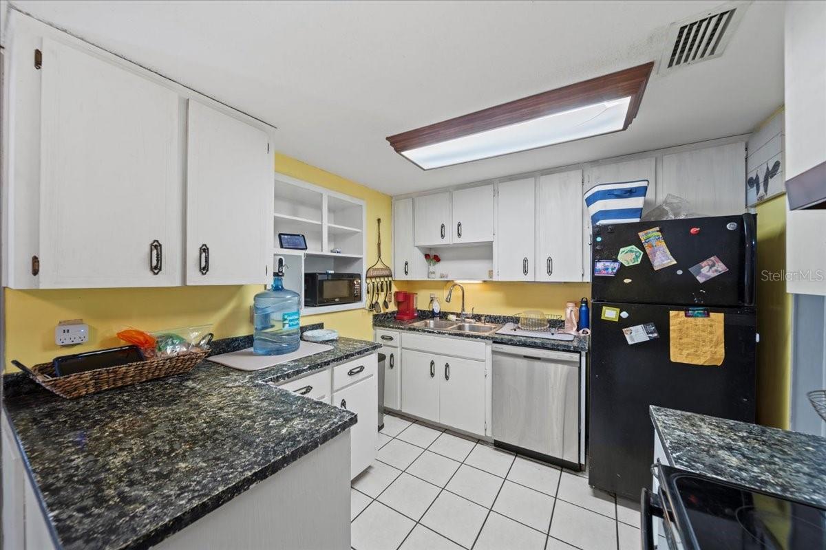 1627 SMITHFIELD CIR W