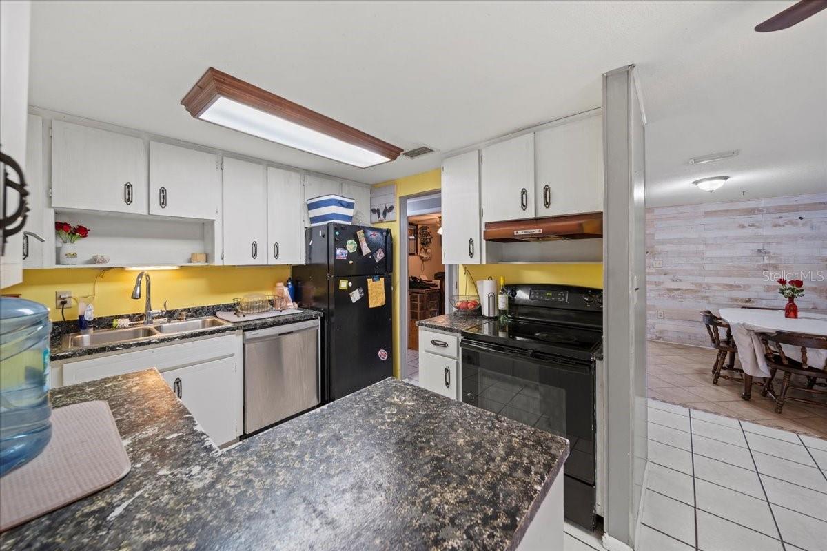 1627 SMITHFIELD CIR W