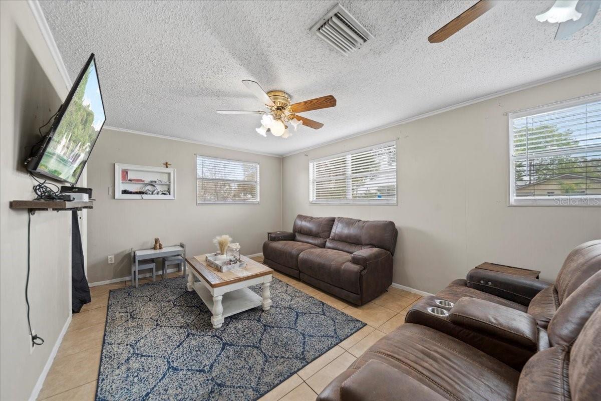 1627 SMITHFIELD CIR W