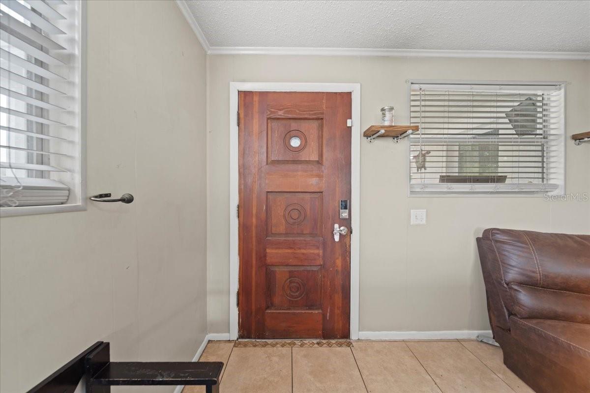 1627 SMITHFIELD CIR W