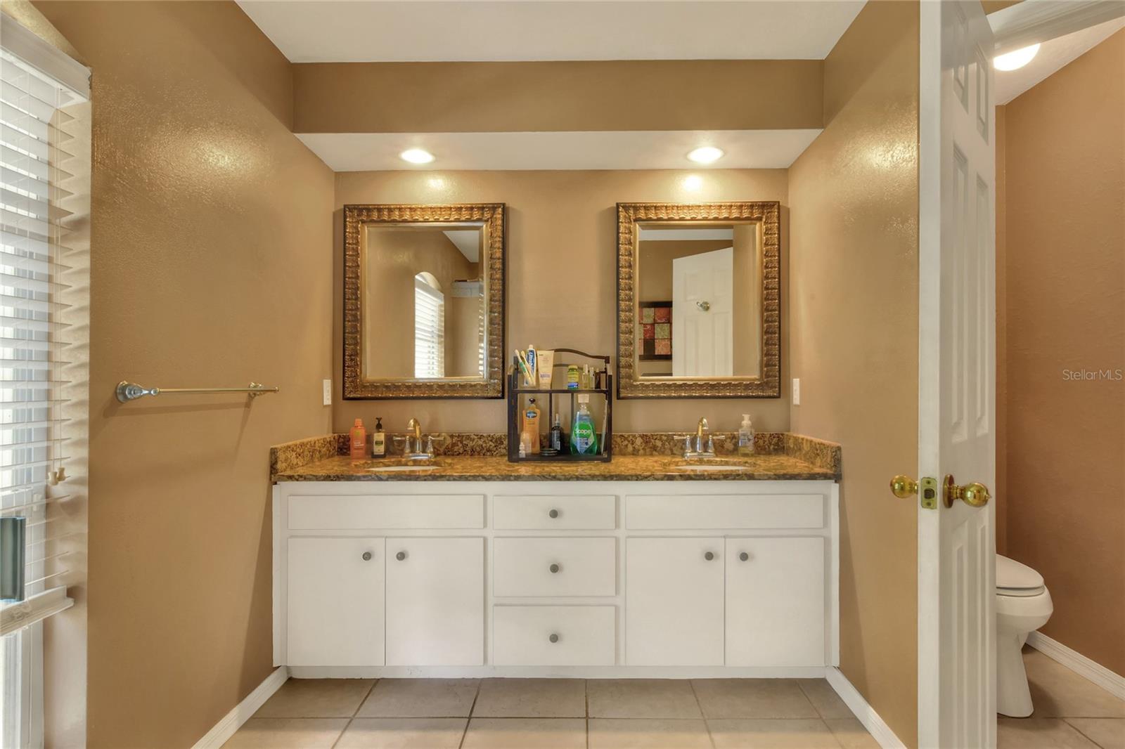 5411 HIGHLANDS VUE LN
