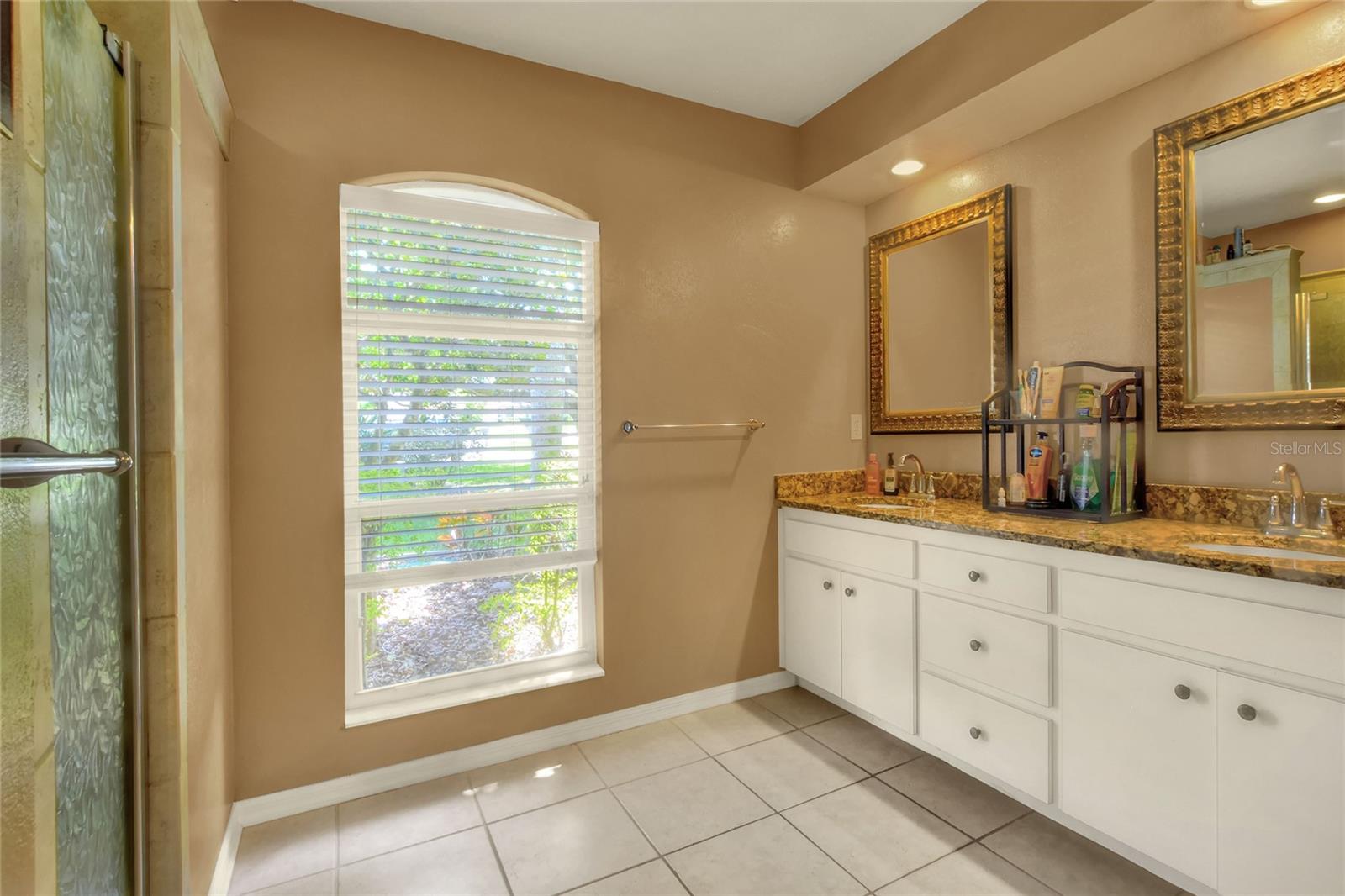 5411 HIGHLANDS VUE LN