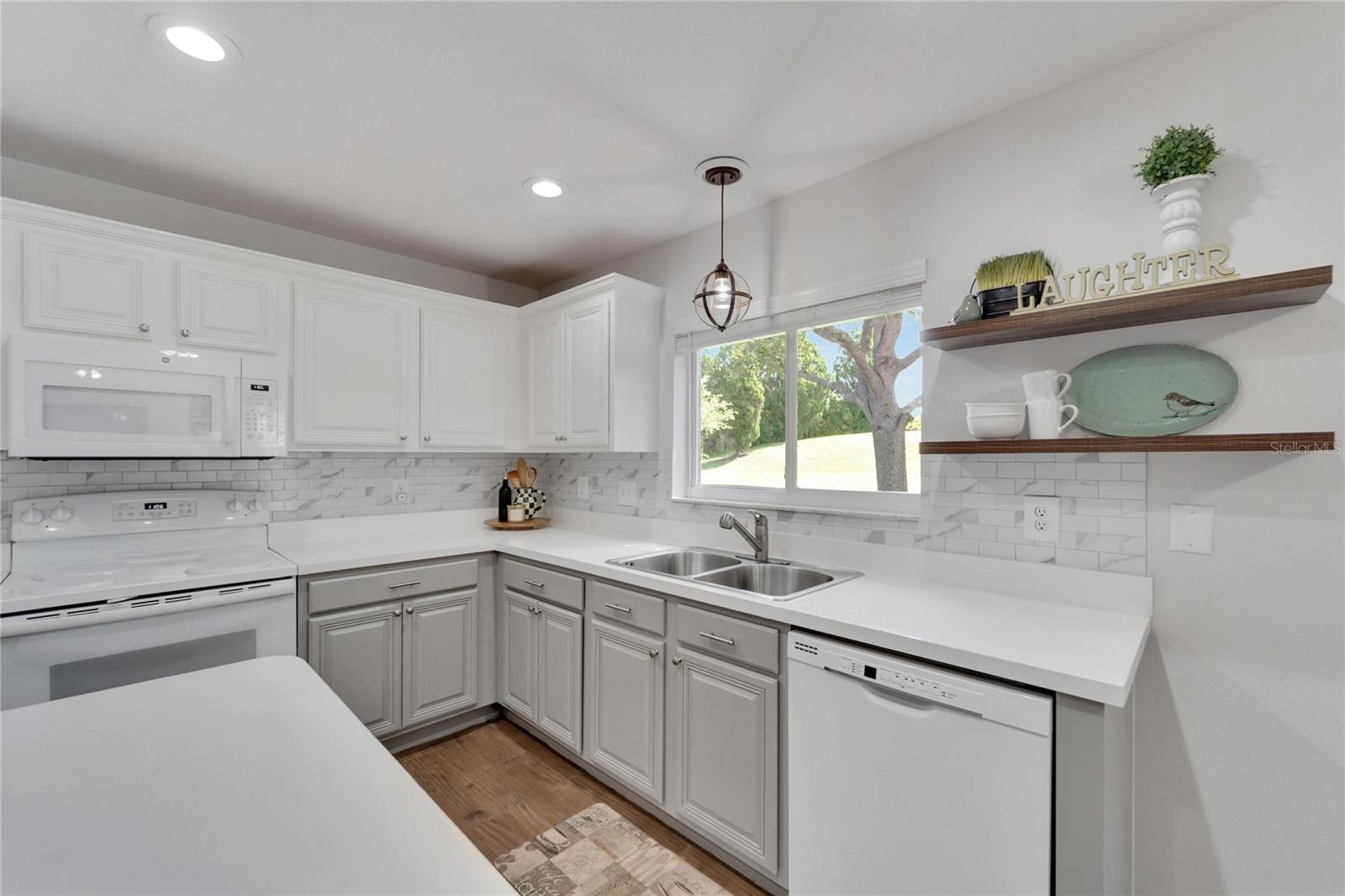 6888 LAKE EAGLEBROOKE DR