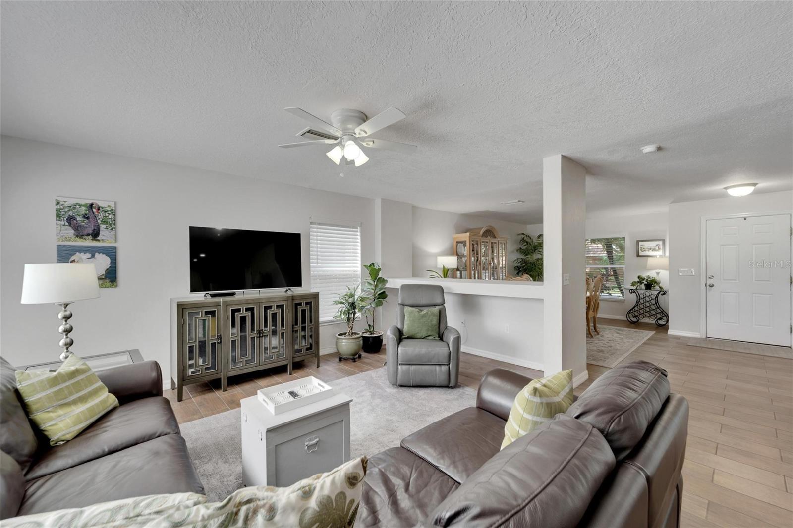 6888 LAKE EAGLEBROOKE DR