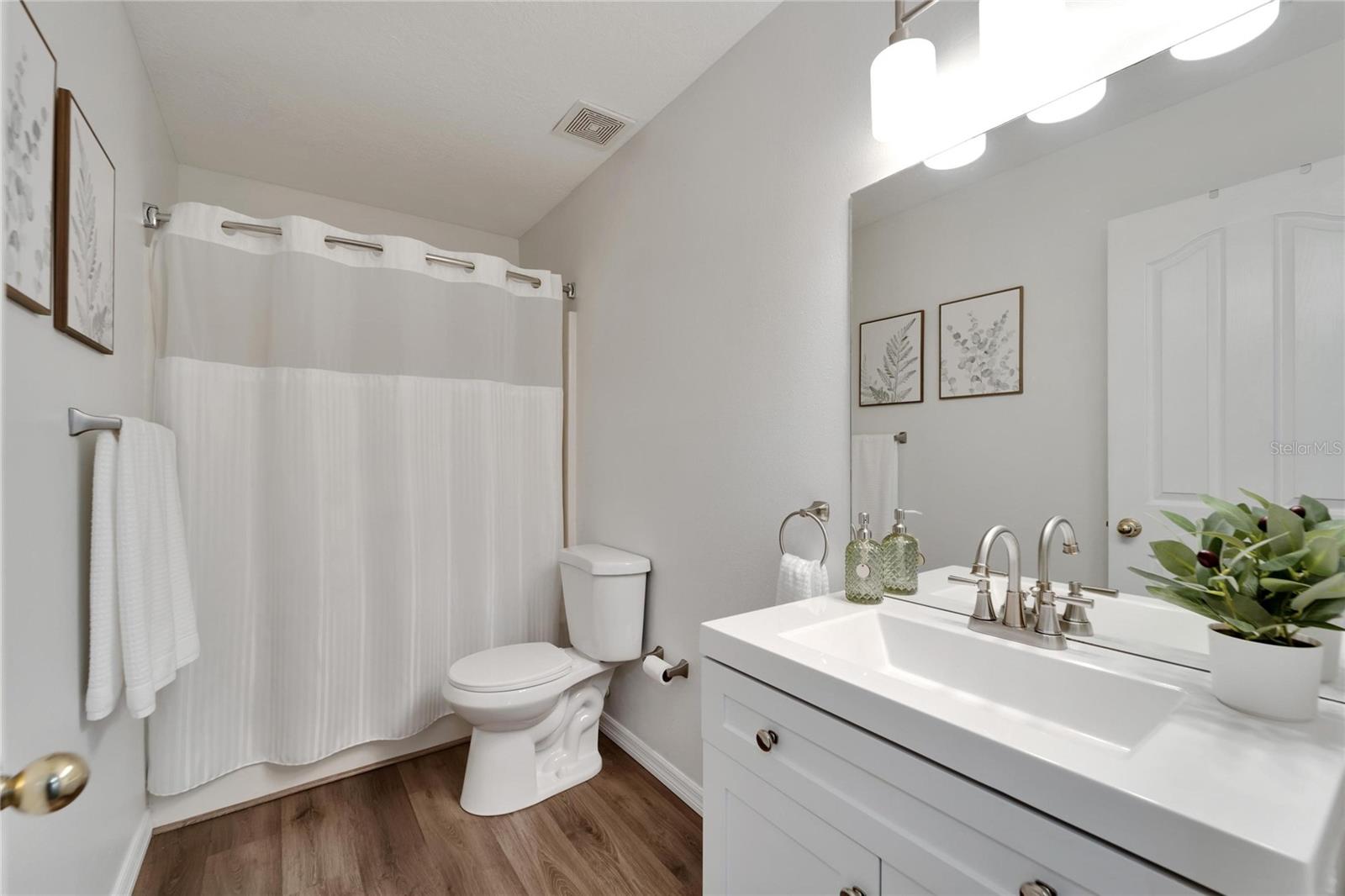 6888 LAKE EAGLEBROOKE DR