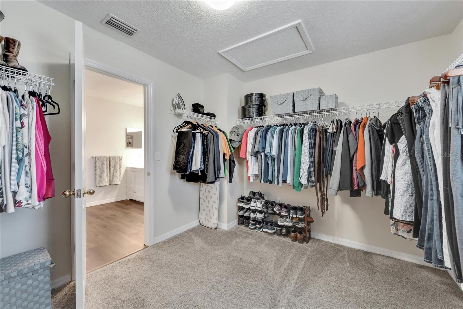 6888 LAKE EAGLEBROOKE DR