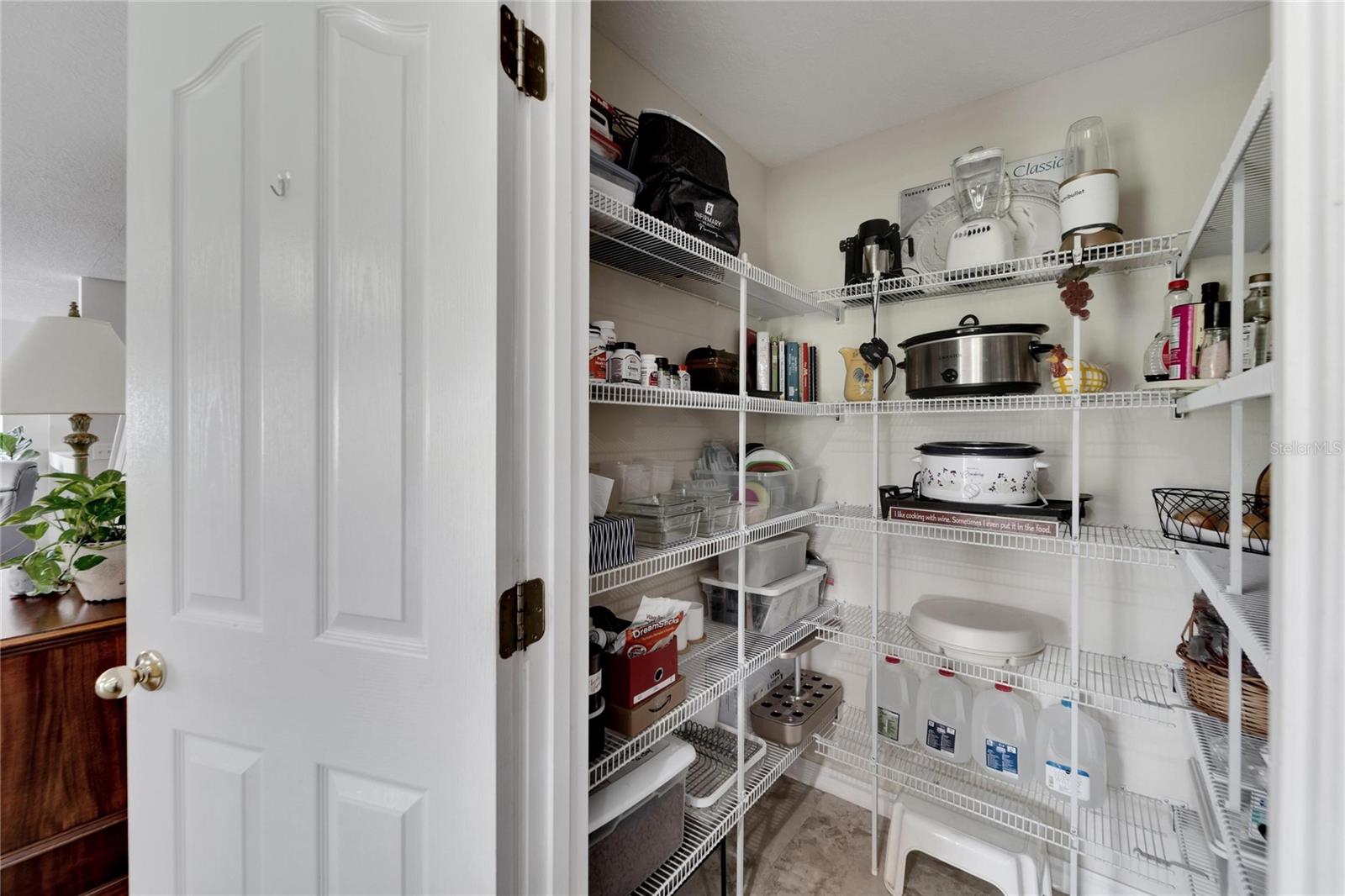 6888 LAKE EAGLEBROOKE DR