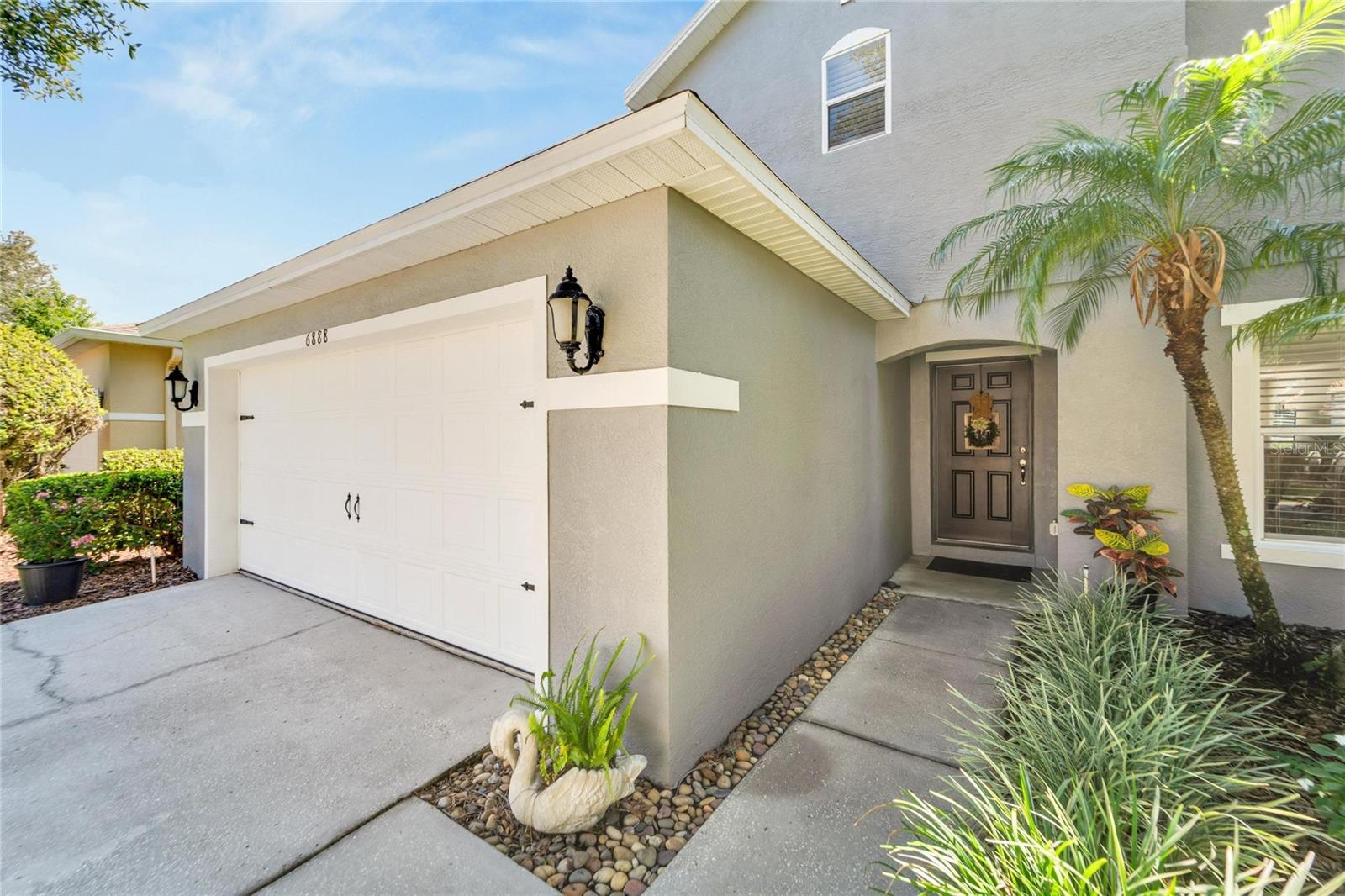 6888 LAKE EAGLEBROOKE DR