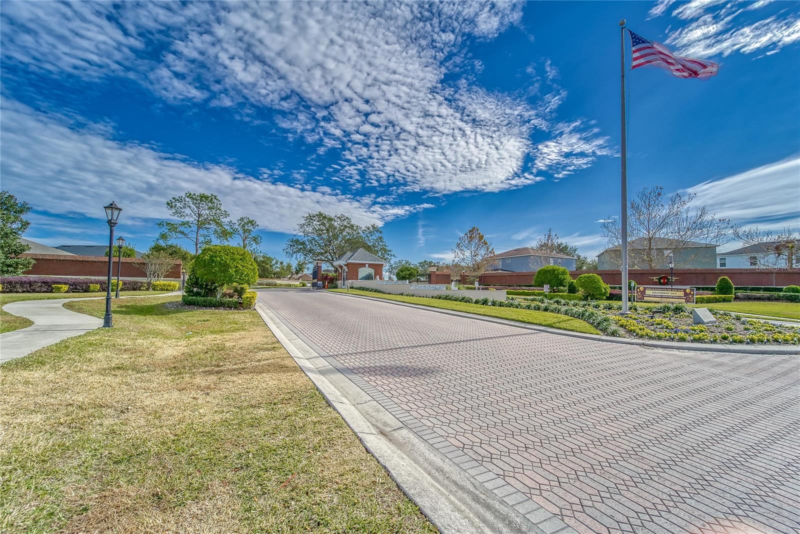 6888 LAKE EAGLEBROOKE DR