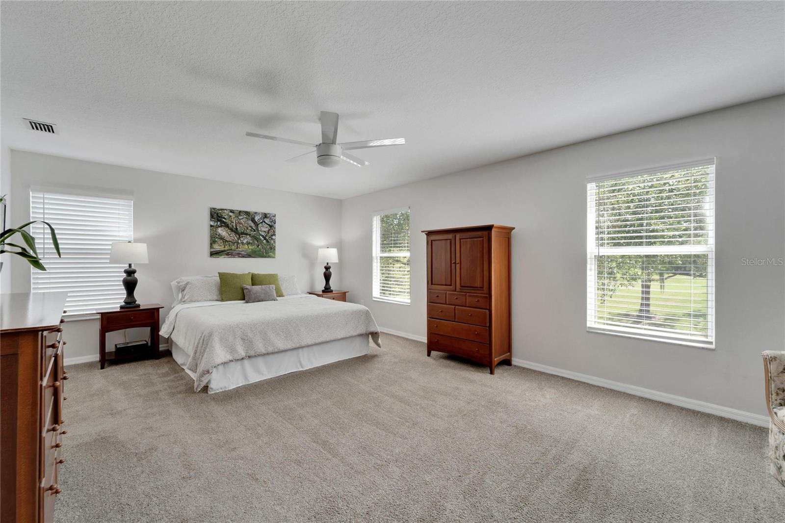 6888 LAKE EAGLEBROOKE DR