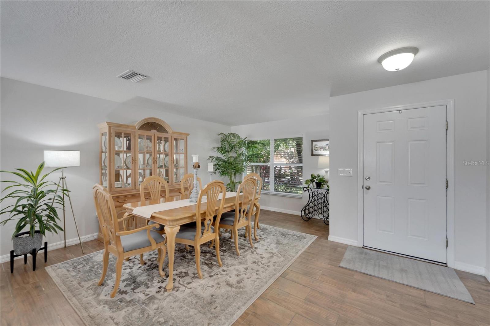 6888 LAKE EAGLEBROOKE DR