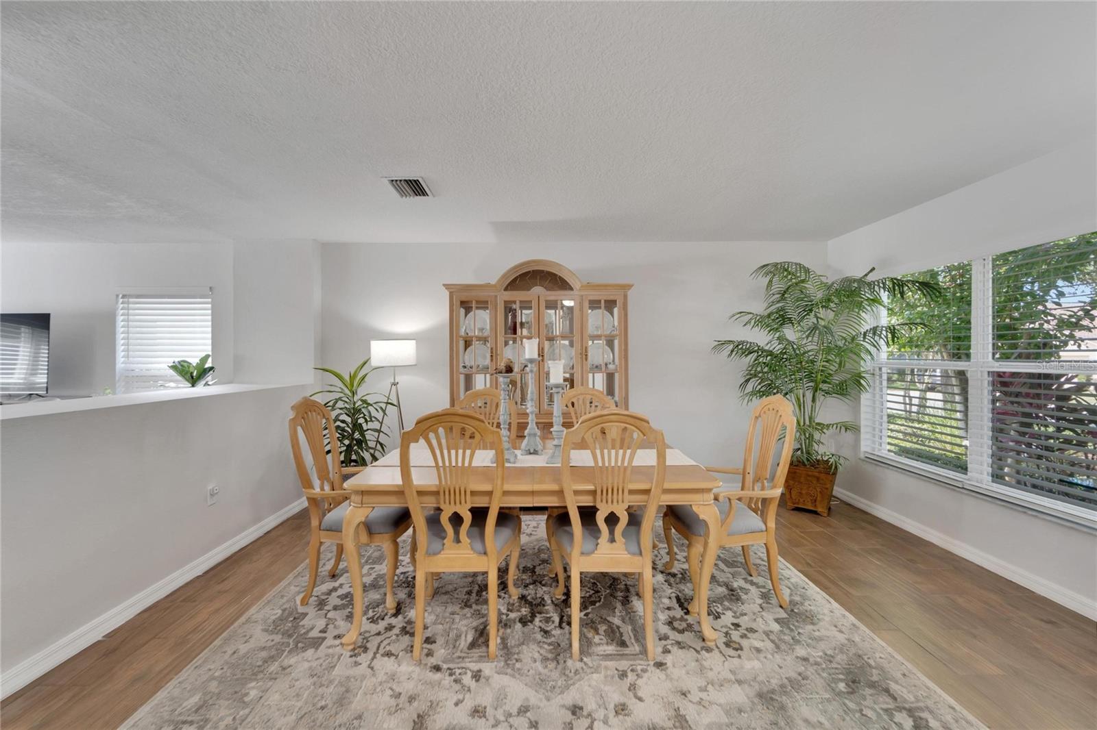 6888 LAKE EAGLEBROOKE DR