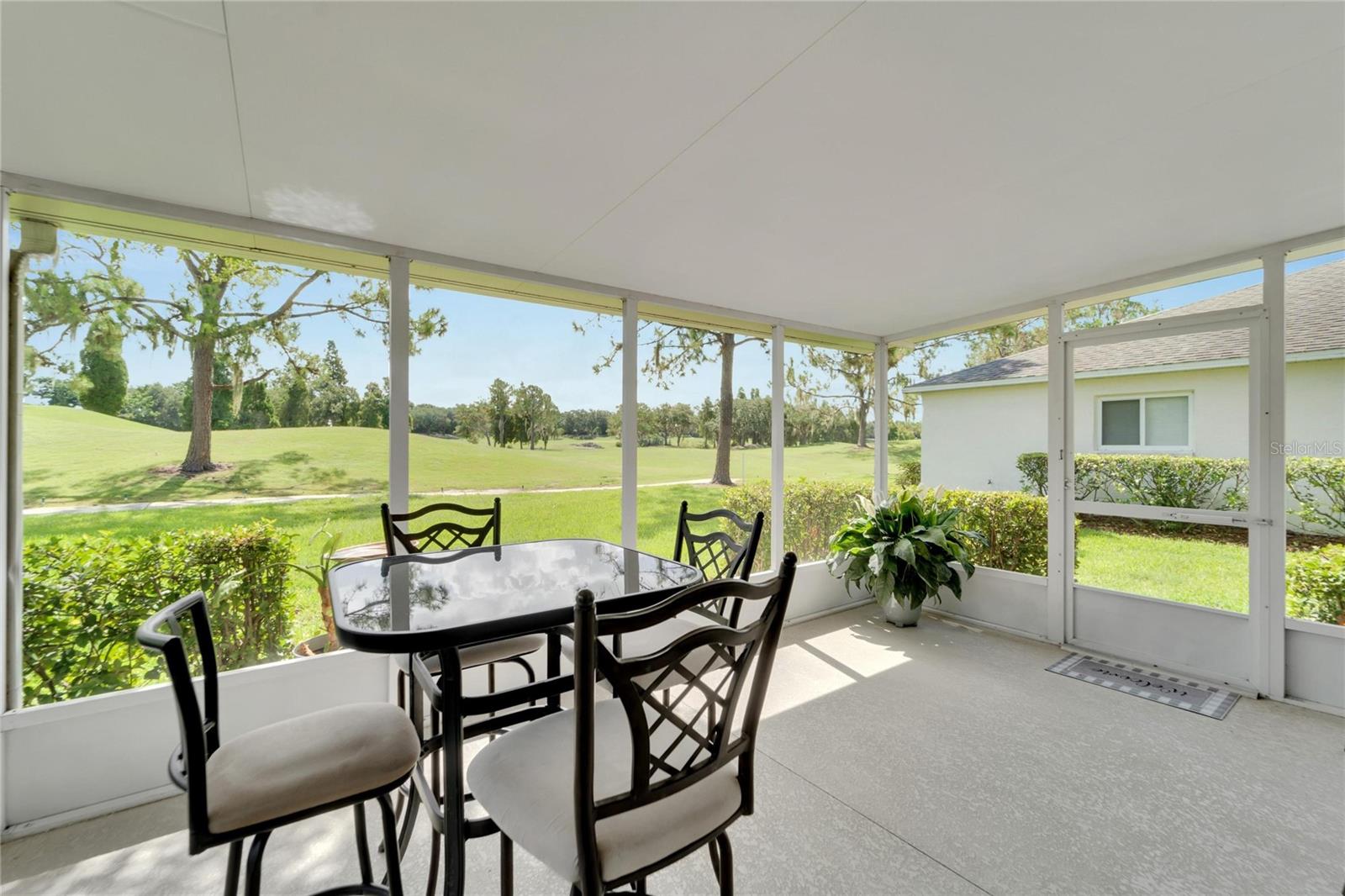 6888 LAKE EAGLEBROOKE DR