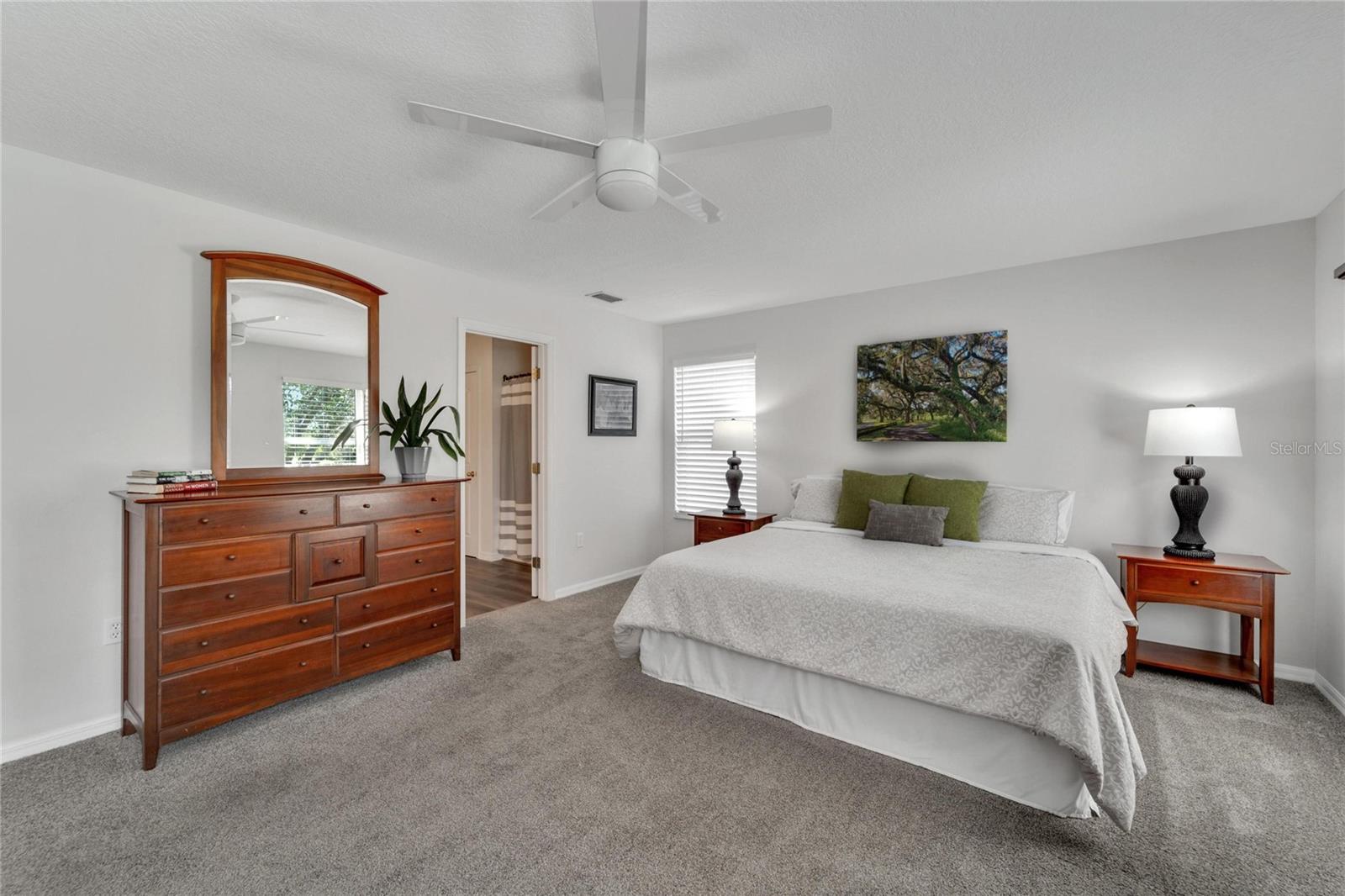 6888 LAKE EAGLEBROOKE DR