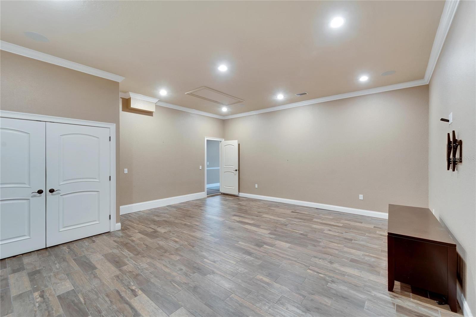 6738 EAGLE RIDGE BLVD