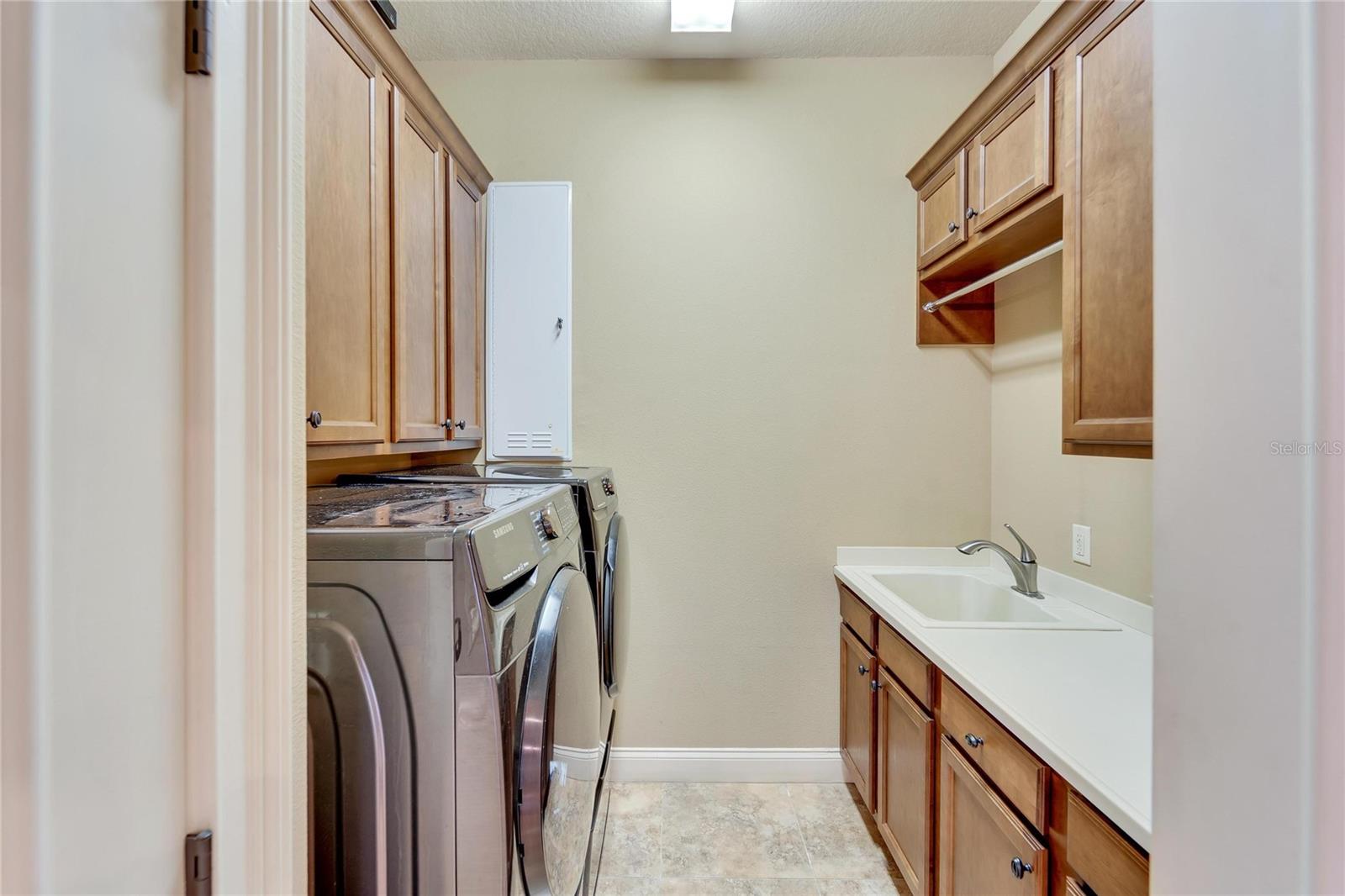 6738 EAGLE RIDGE BLVD