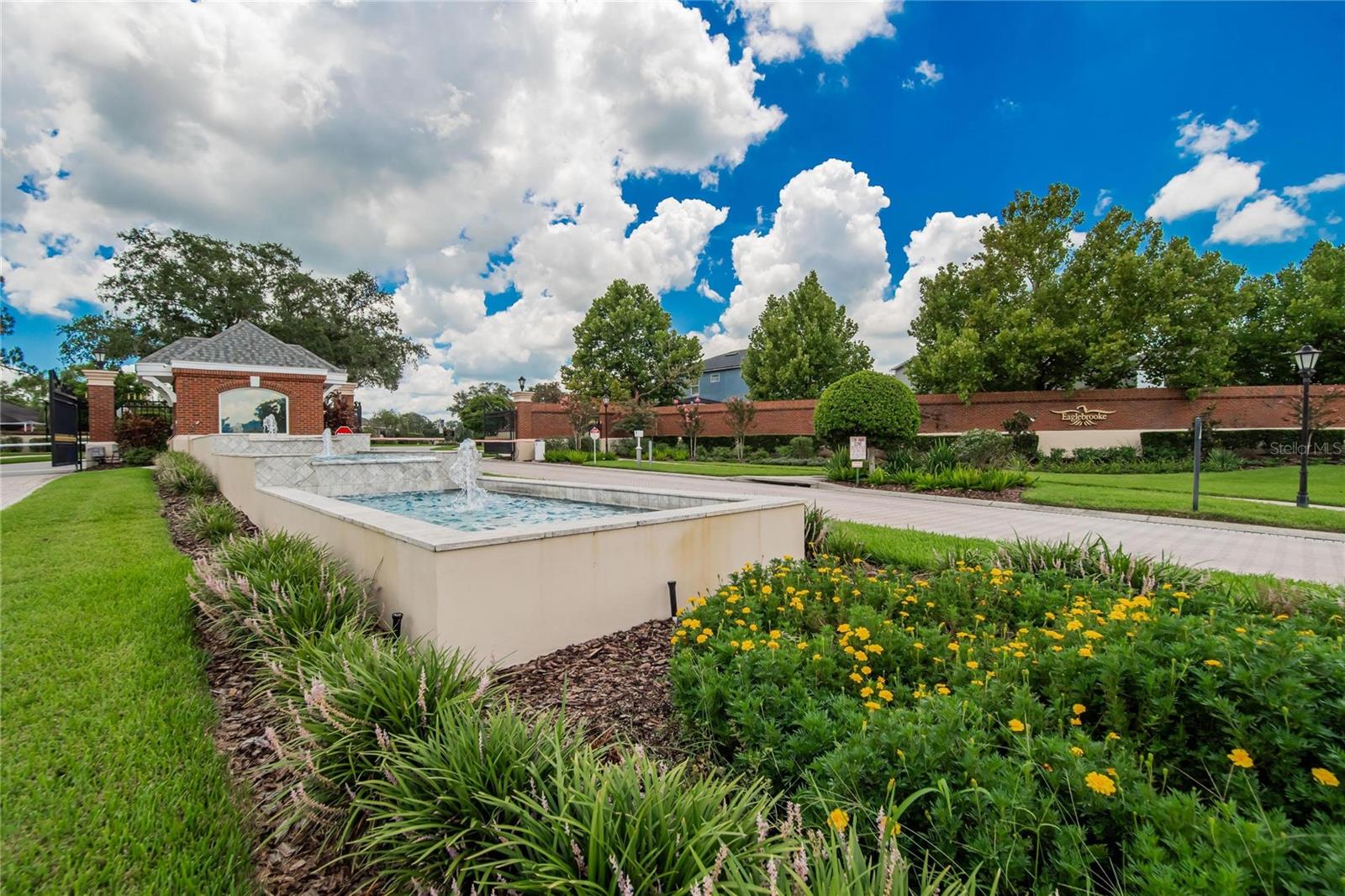 6979 LAKE EAGLEBROOKE DR