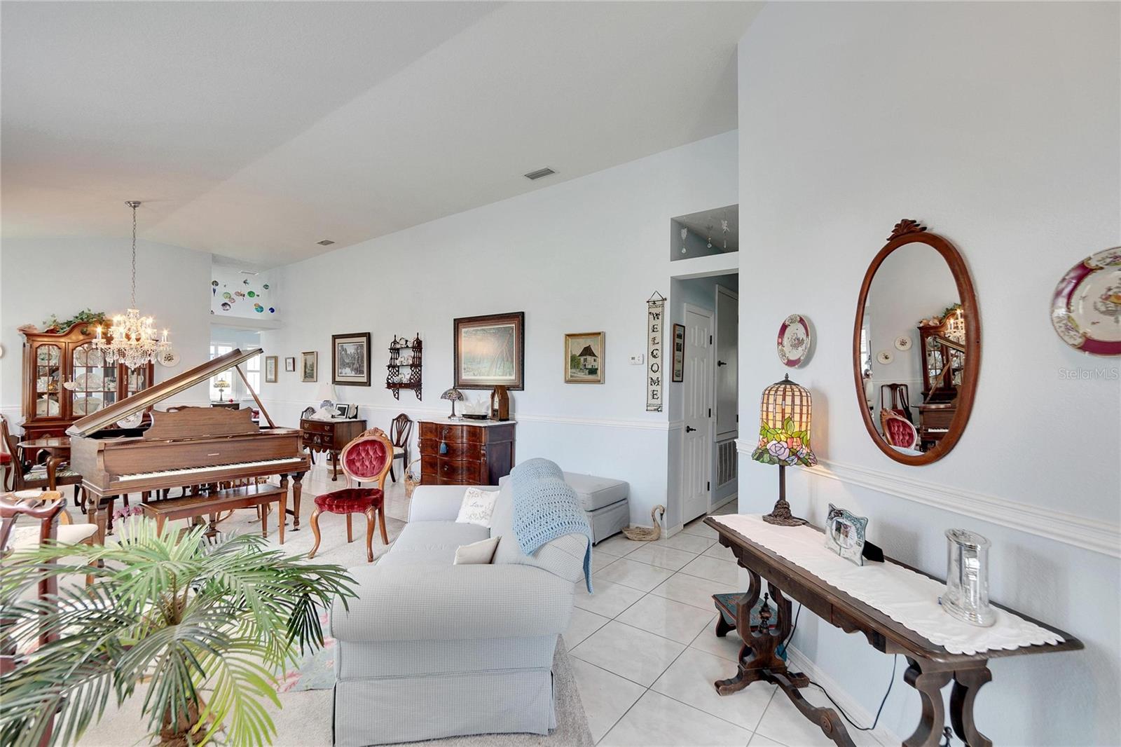 6979 LAKE EAGLEBROOKE DR