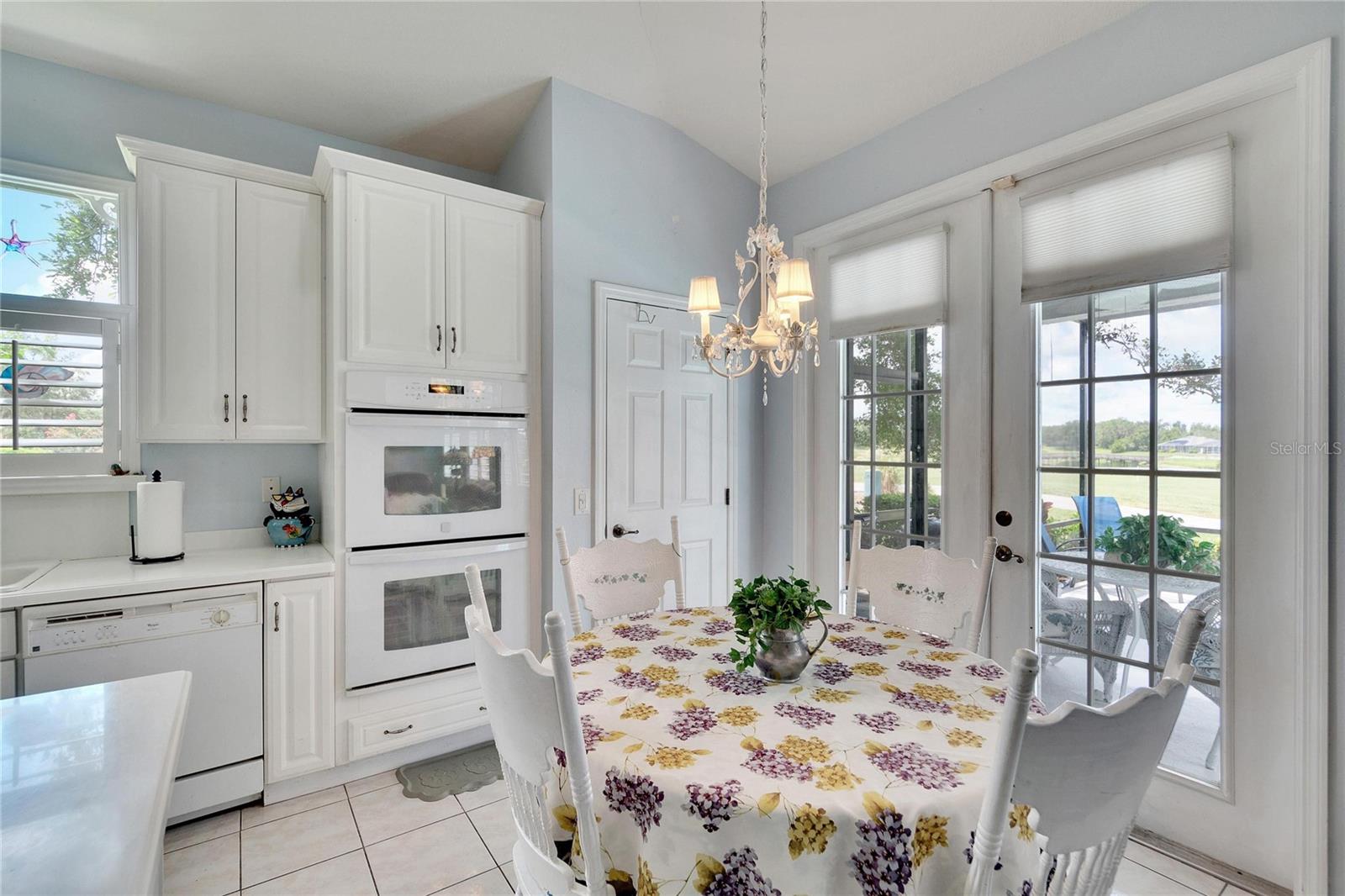 6979 LAKE EAGLEBROOKE DR