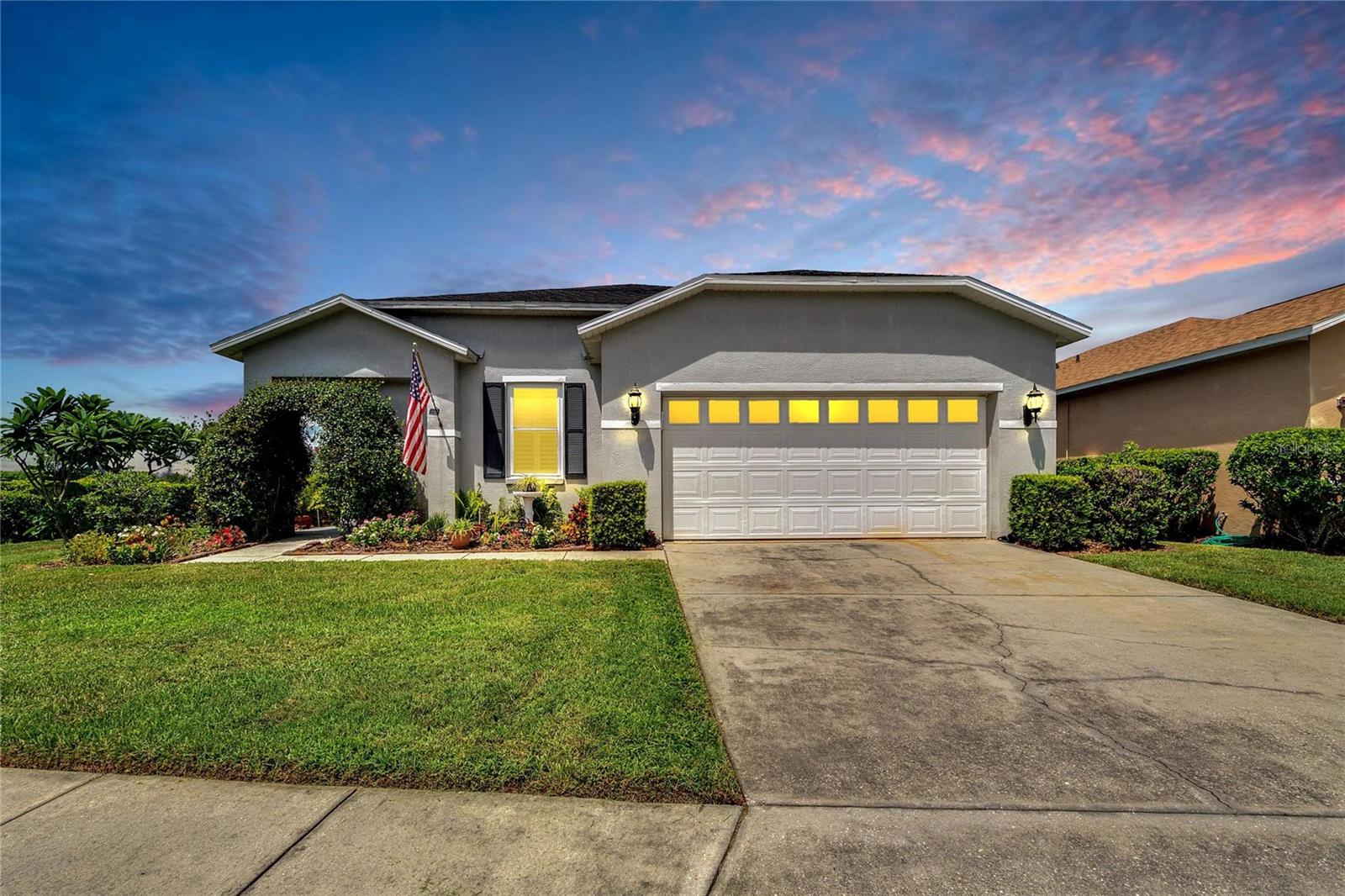 6979 LAKE EAGLEBROOKE DR