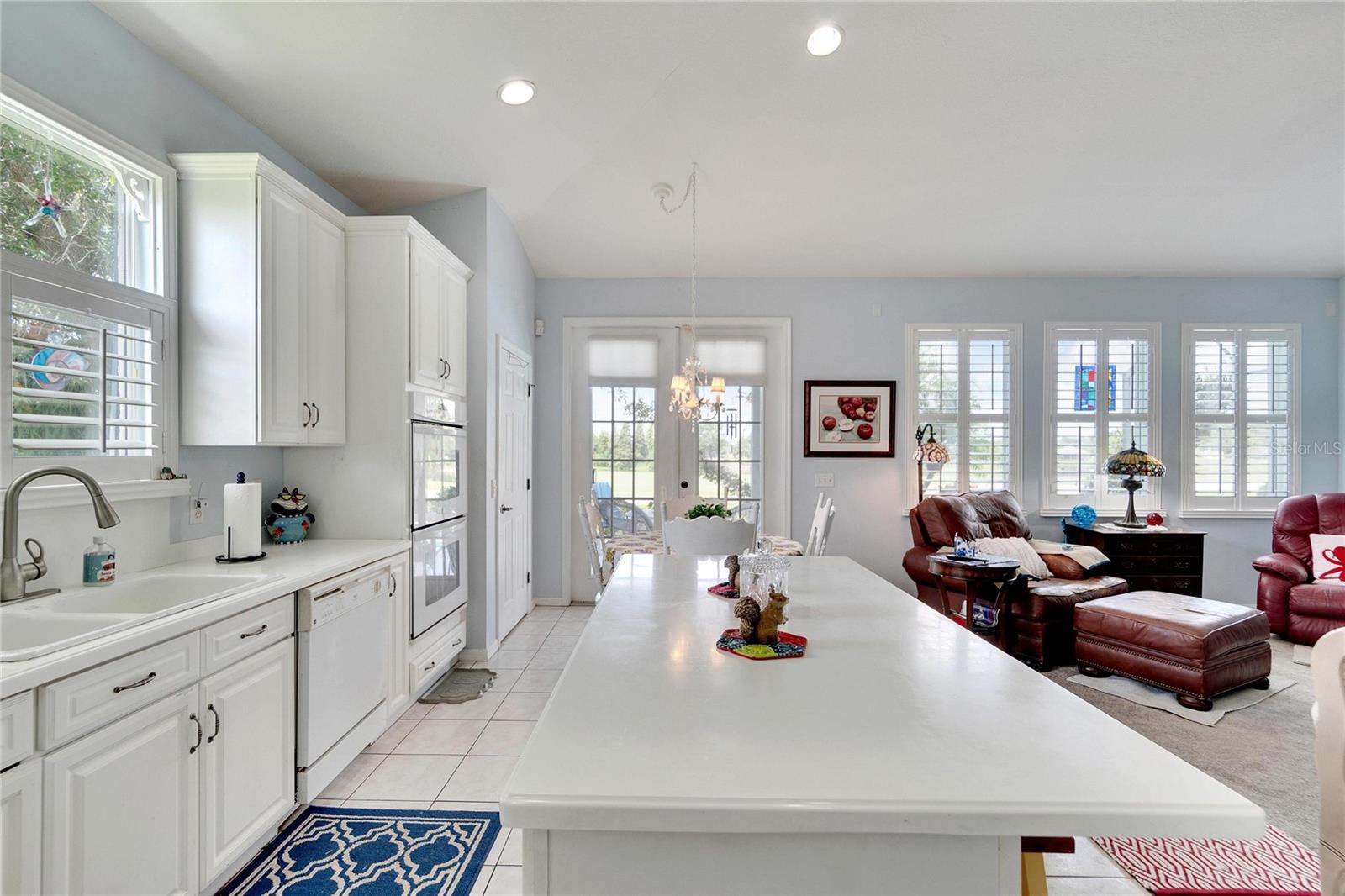6979 LAKE EAGLEBROOKE DR