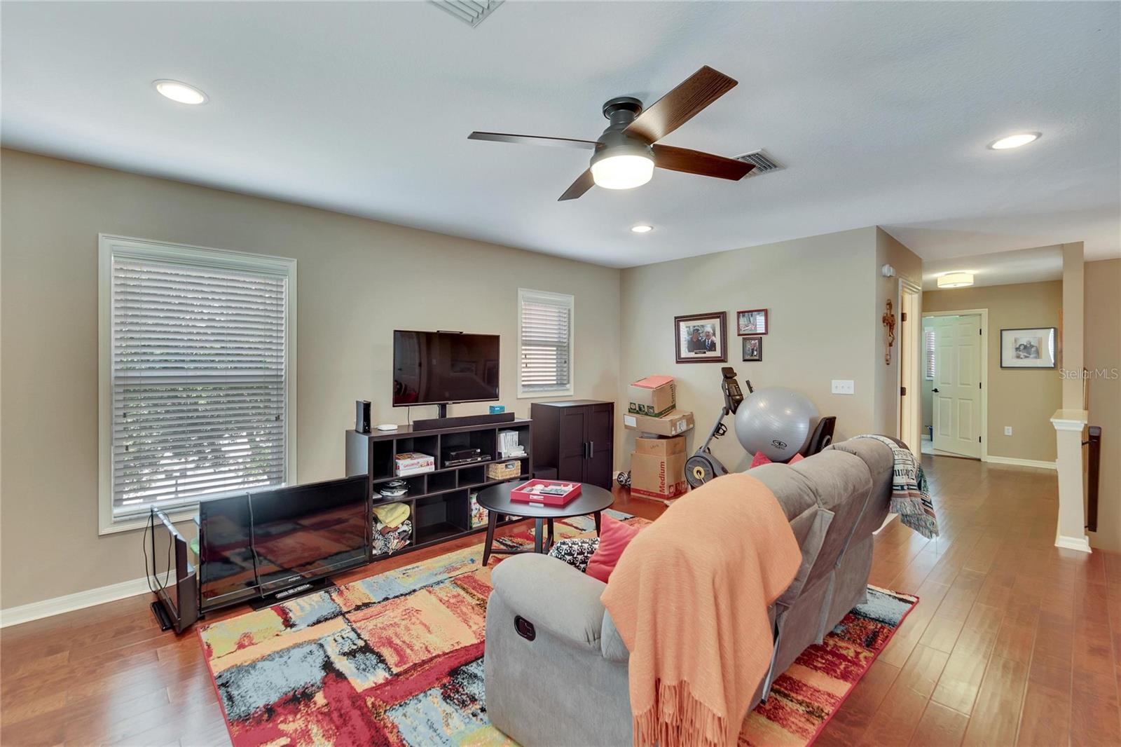 6847 LAKE EAGLEBROOKE DR