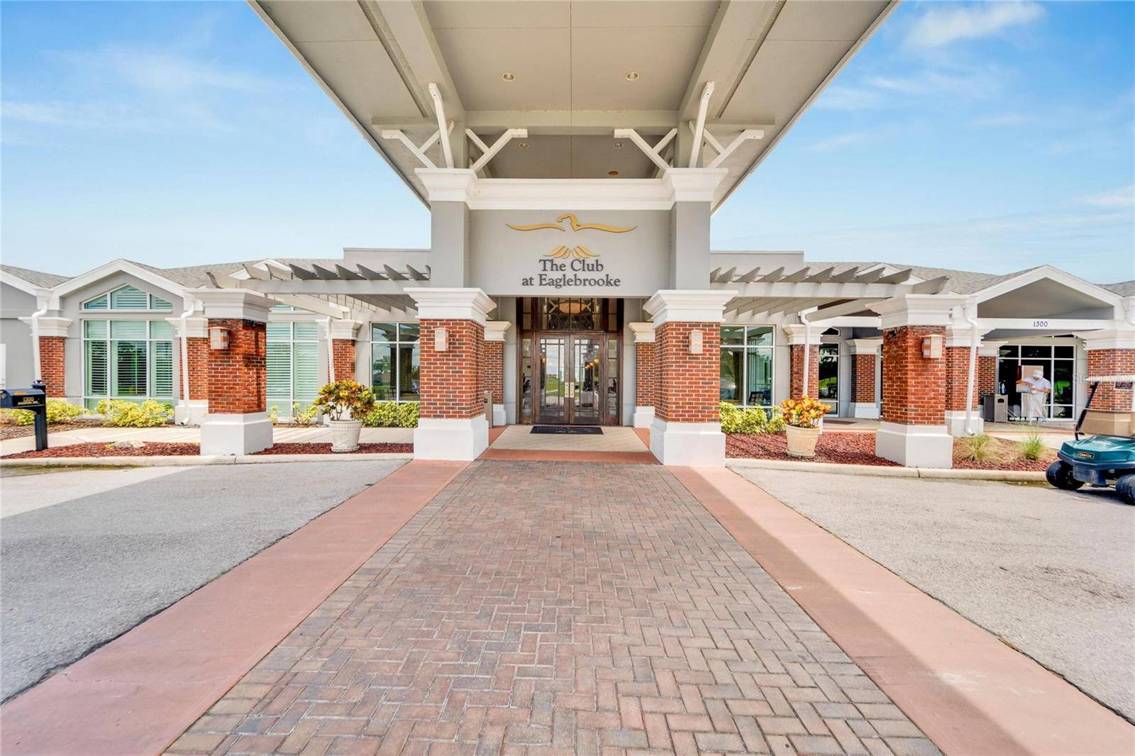 6847 LAKE EAGLEBROOKE DR