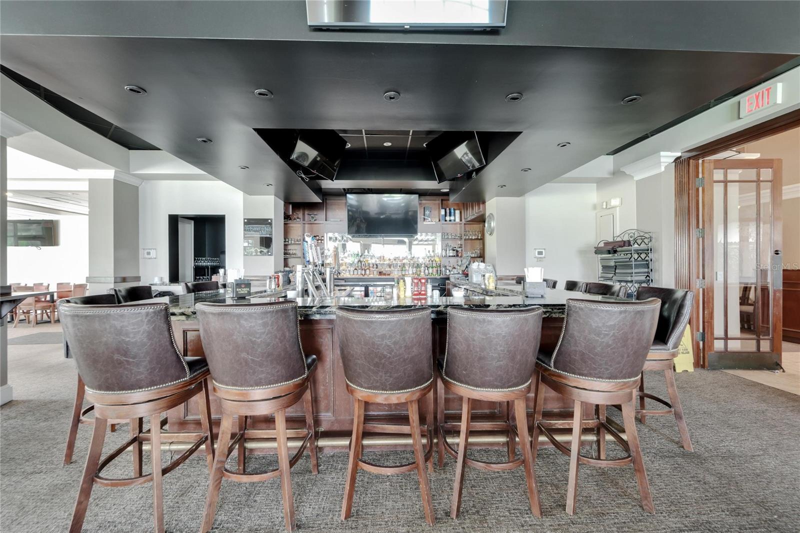 6847 LAKE EAGLEBROOKE DR