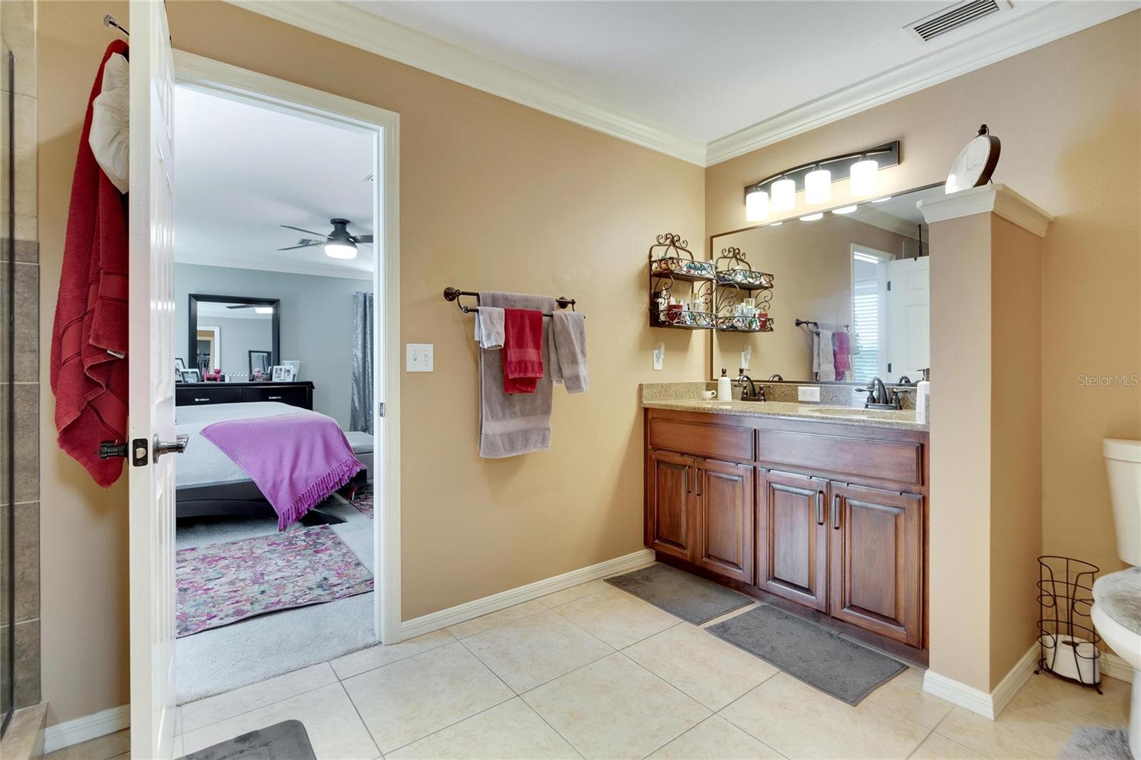 6847 LAKE EAGLEBROOKE DR