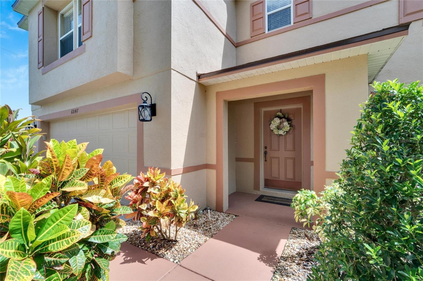 6847 LAKE EAGLEBROOKE DR