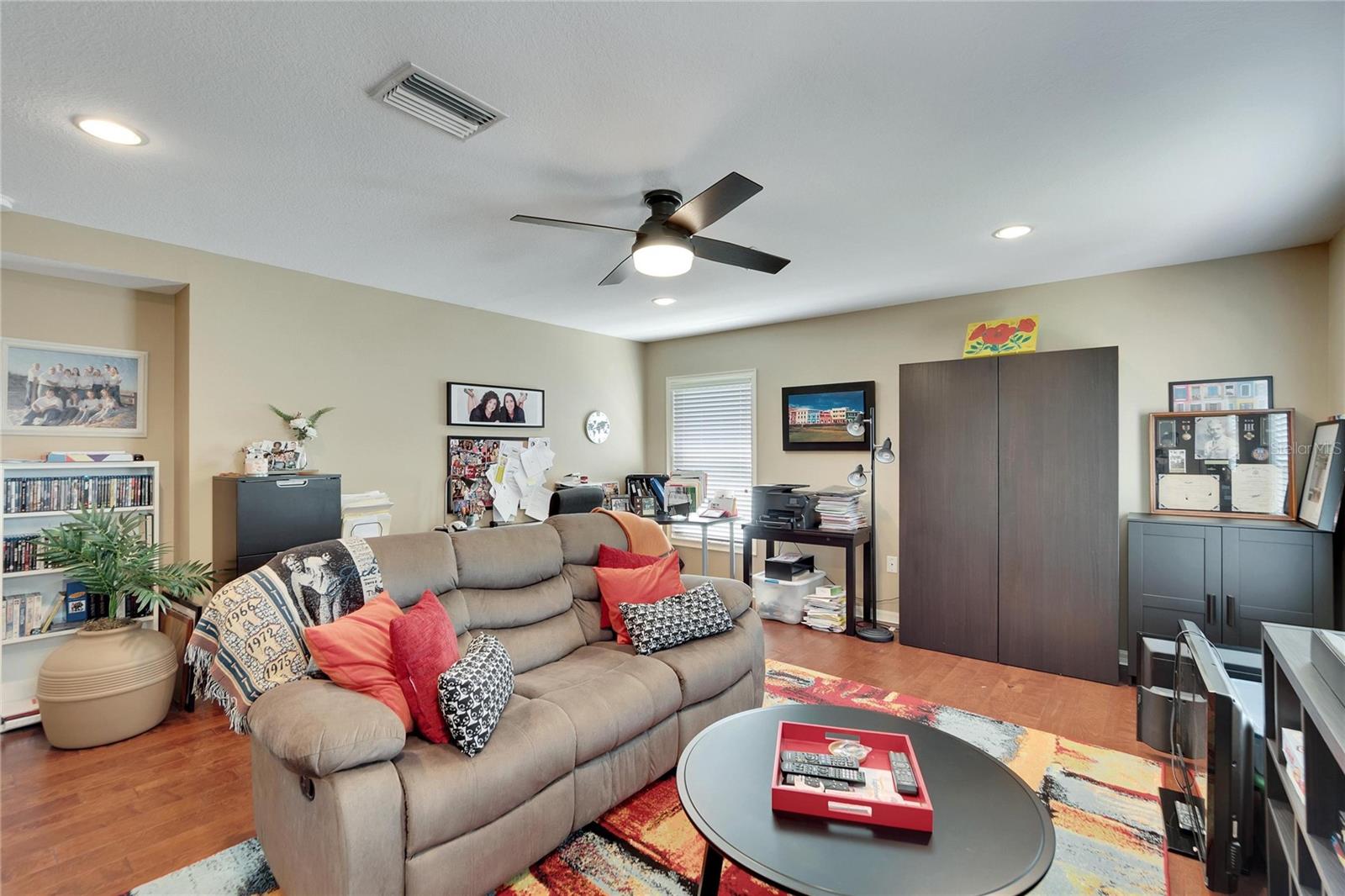 6847 LAKE EAGLEBROOKE DR