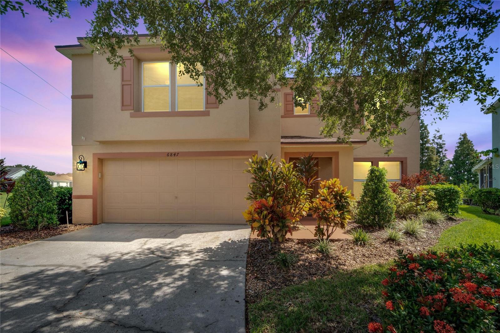 6847 LAKE EAGLEBROOKE DR