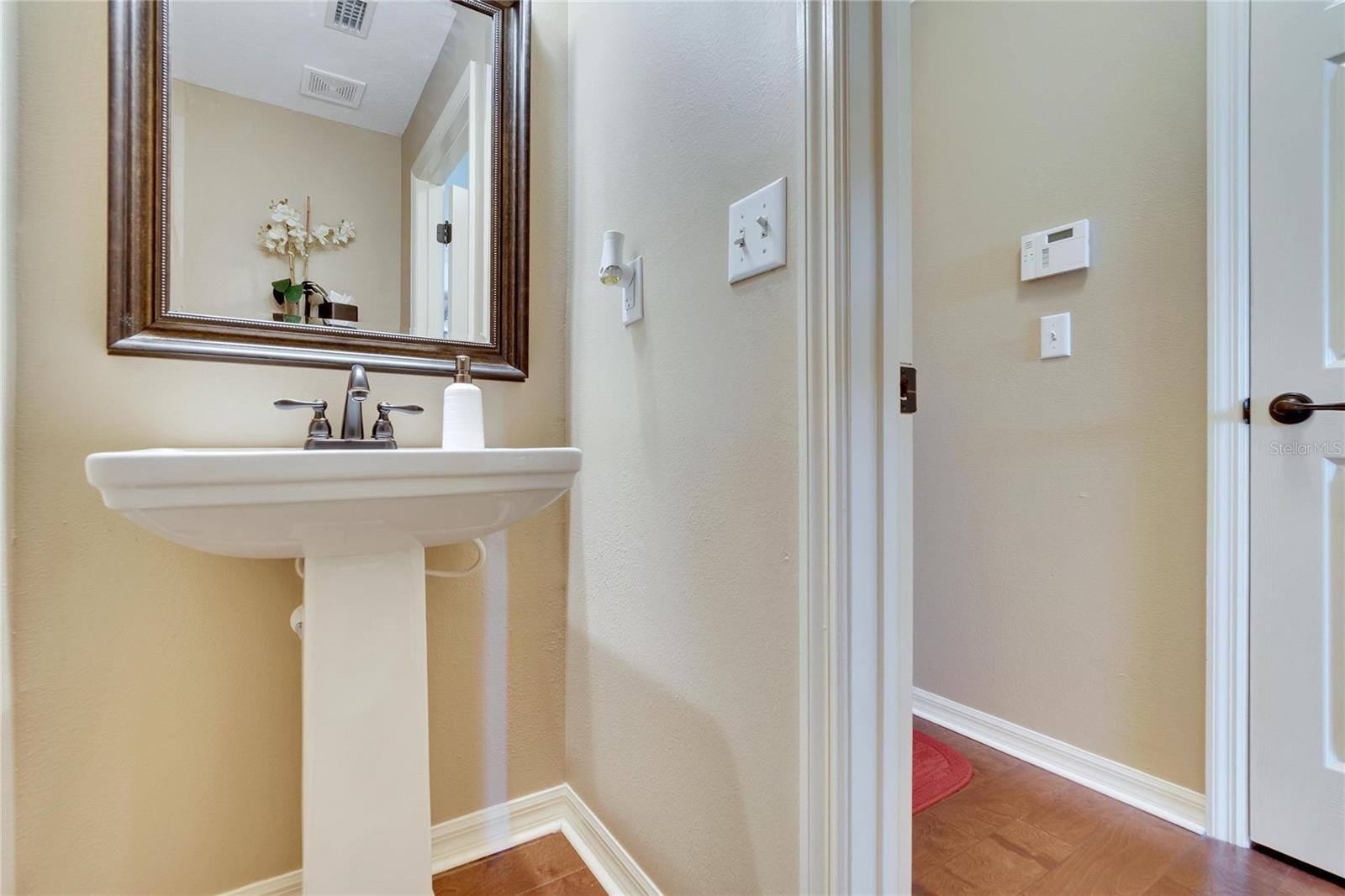 6847 LAKE EAGLEBROOKE DR