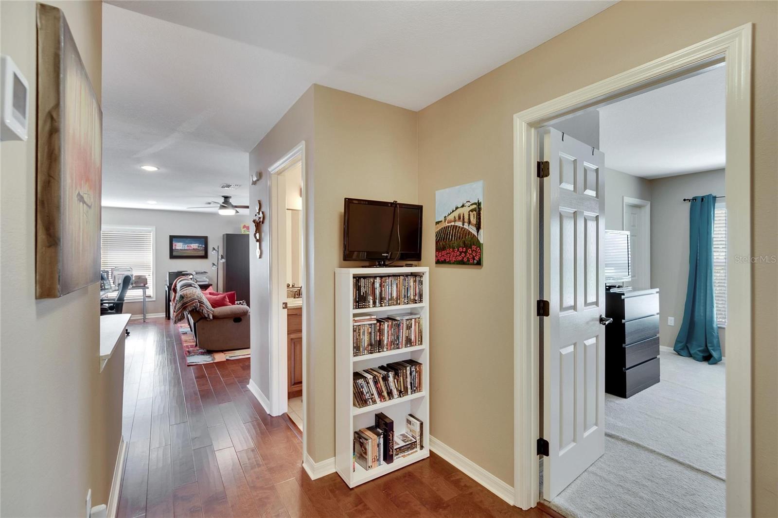 6847 LAKE EAGLEBROOKE DR