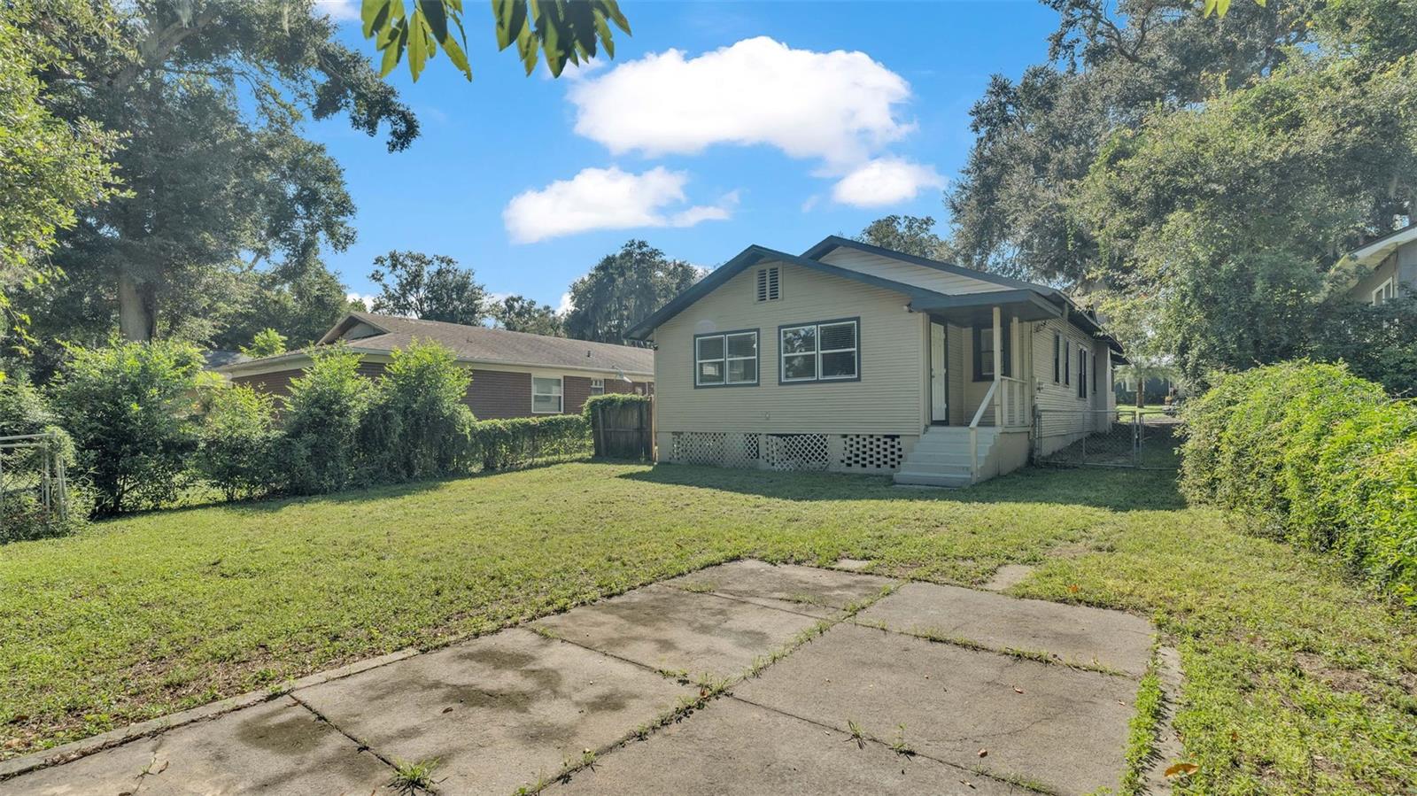 1127 N STELLA AVE