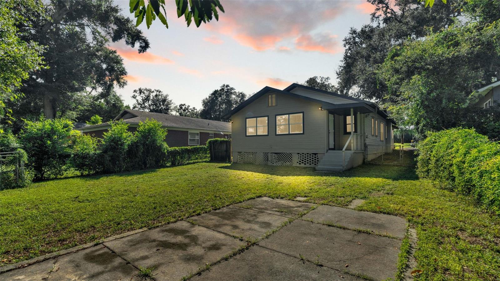 1127 N STELLA AVE