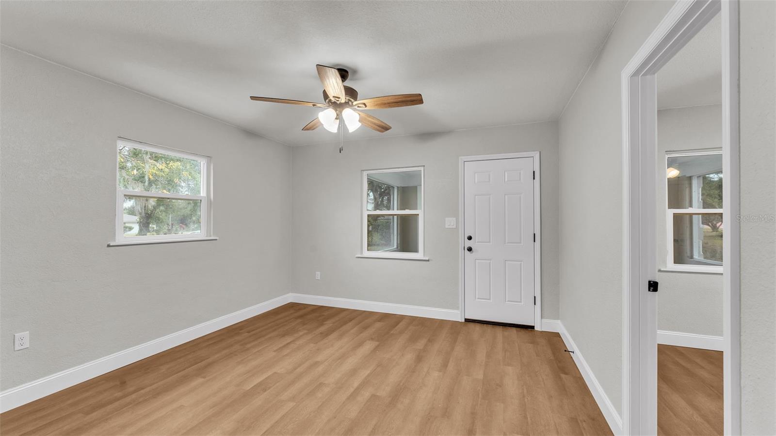 865 S 9TH AVE