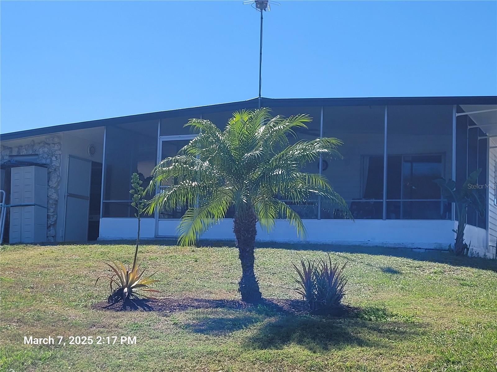 1810 BLUE LAKE DR