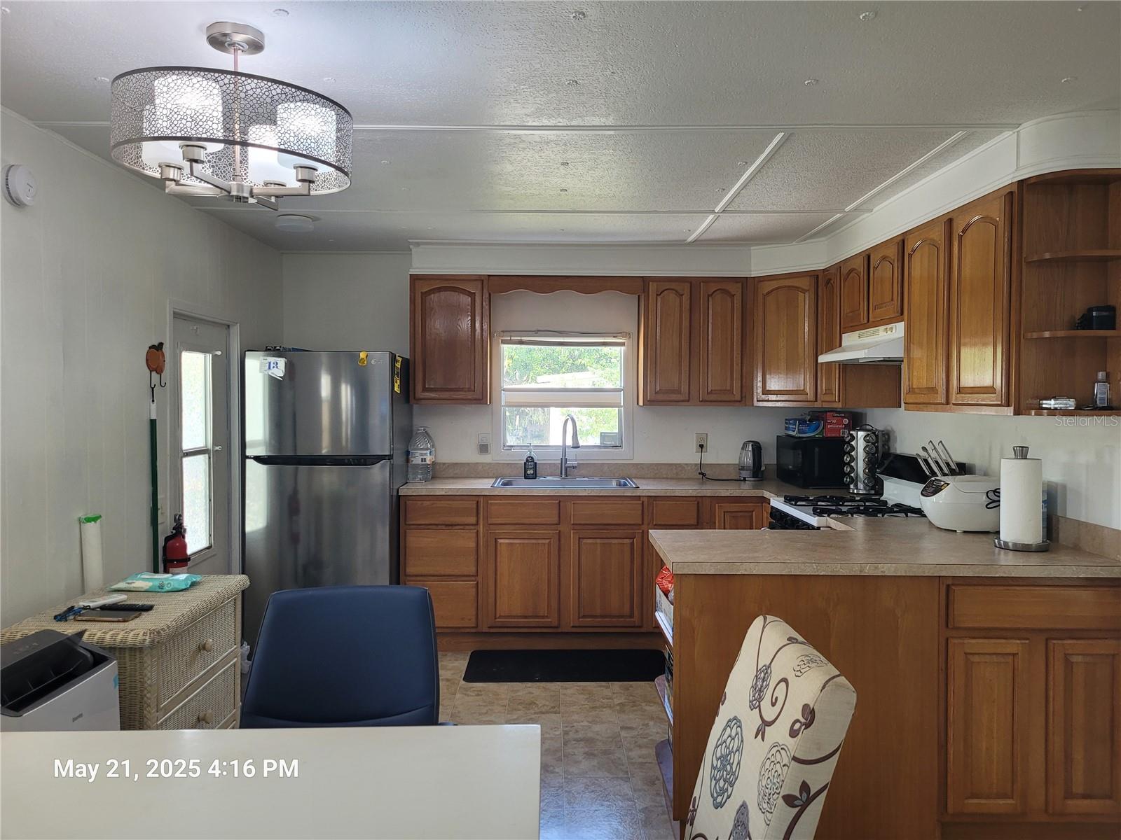 2005 BLUE LAKE DR