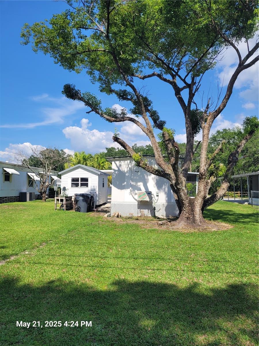 2005 BLUE LAKE DR