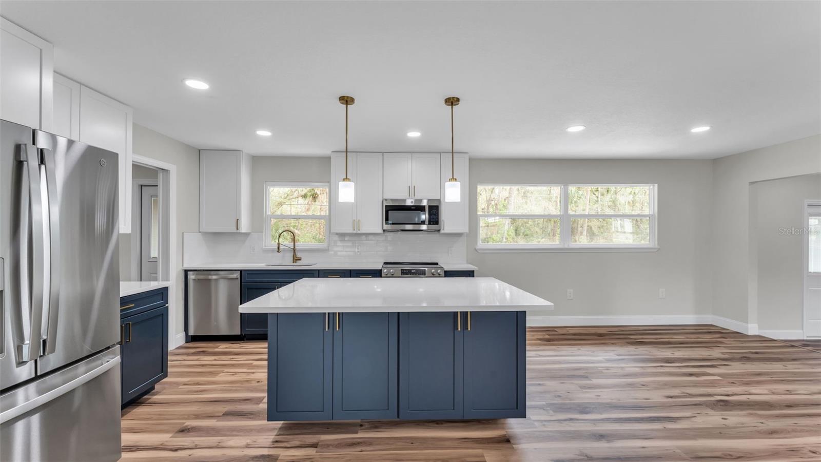 5322 FORESTBROOK DR E