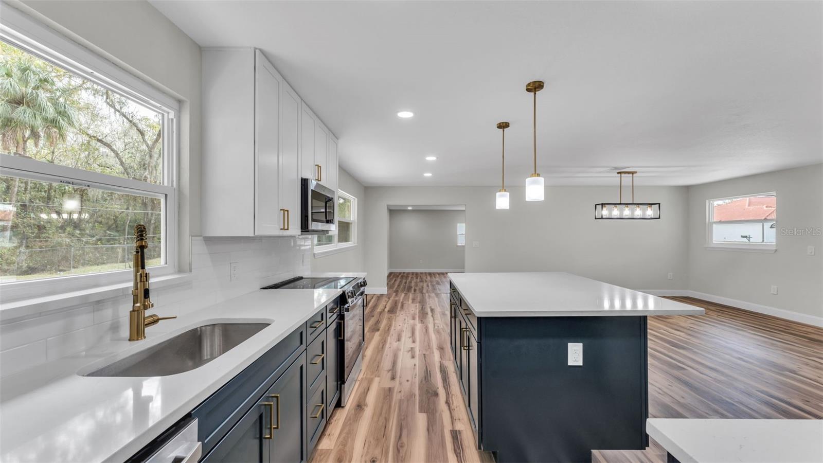 5322 FORESTBROOK DR E